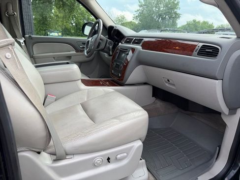 Used 2011 Chevrolet Suburban LTZ AWD/4WD image 33