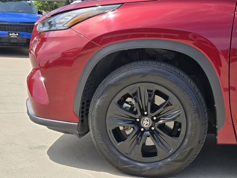 Used 2020 Toyota Highlander XLE FWD image 14