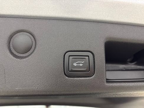 Used 2024 Chevrolet Equinox Premier AWD/4WD image 39
