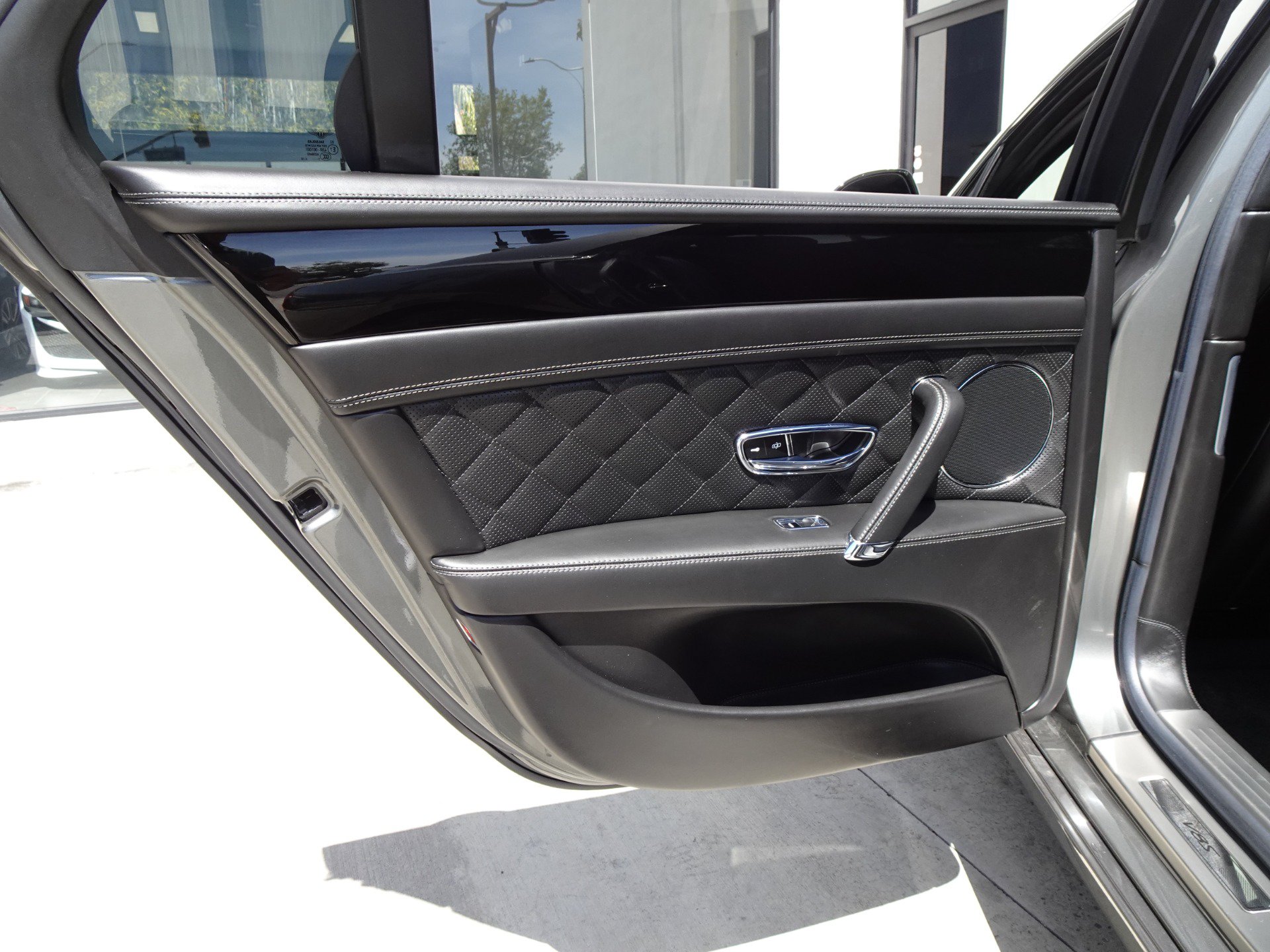 Used 2018 Bentley Flying Spur S V8 AWD/4WD image 14