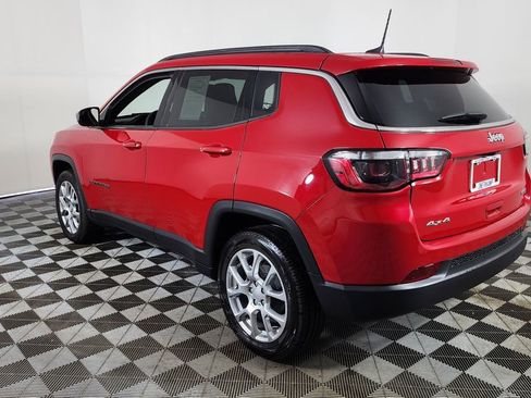 Used 2024 Jeep Compass Latitude image 5