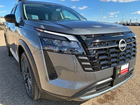 New 2026 Nissan Pathfinder SL image 8