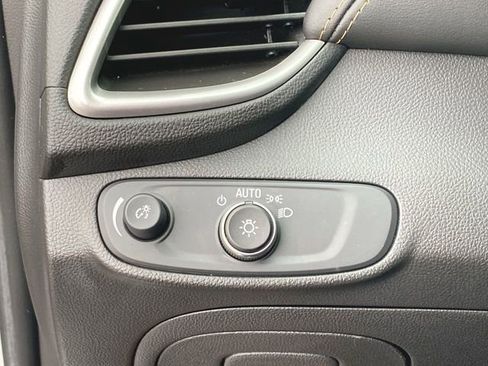 Used 2020 Chevrolet Trax LT image 16