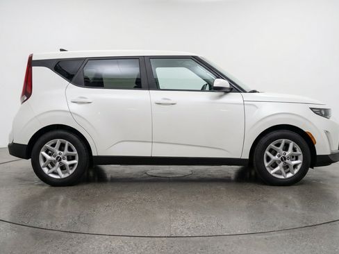 Used 2025 Kia Soul LX w/ LX Technology Package FWD image 11