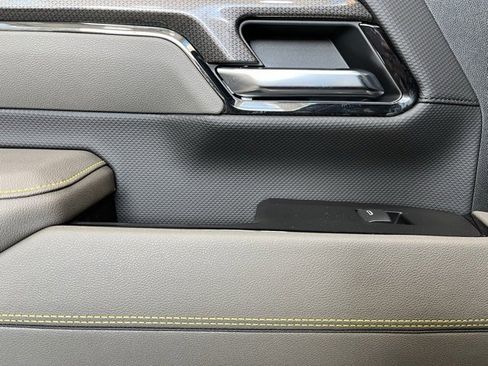 Used 2025 Chevrolet Silverado 2500 ZR2 w/ Technology Package image 10