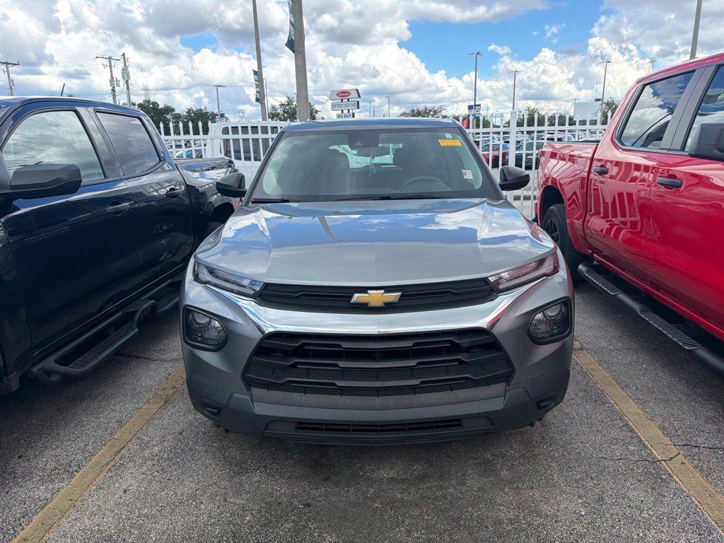Used 2023 Chevrolet TrailBlazer LS AWD/4WD image 2