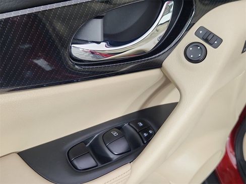 Used 2020 Nissan Rogue SL w/ Premium Package image 10