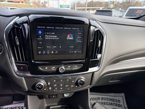 Used 2023 Chevrolet Traverse LT w/ Rear Camera Mirror Package image 20