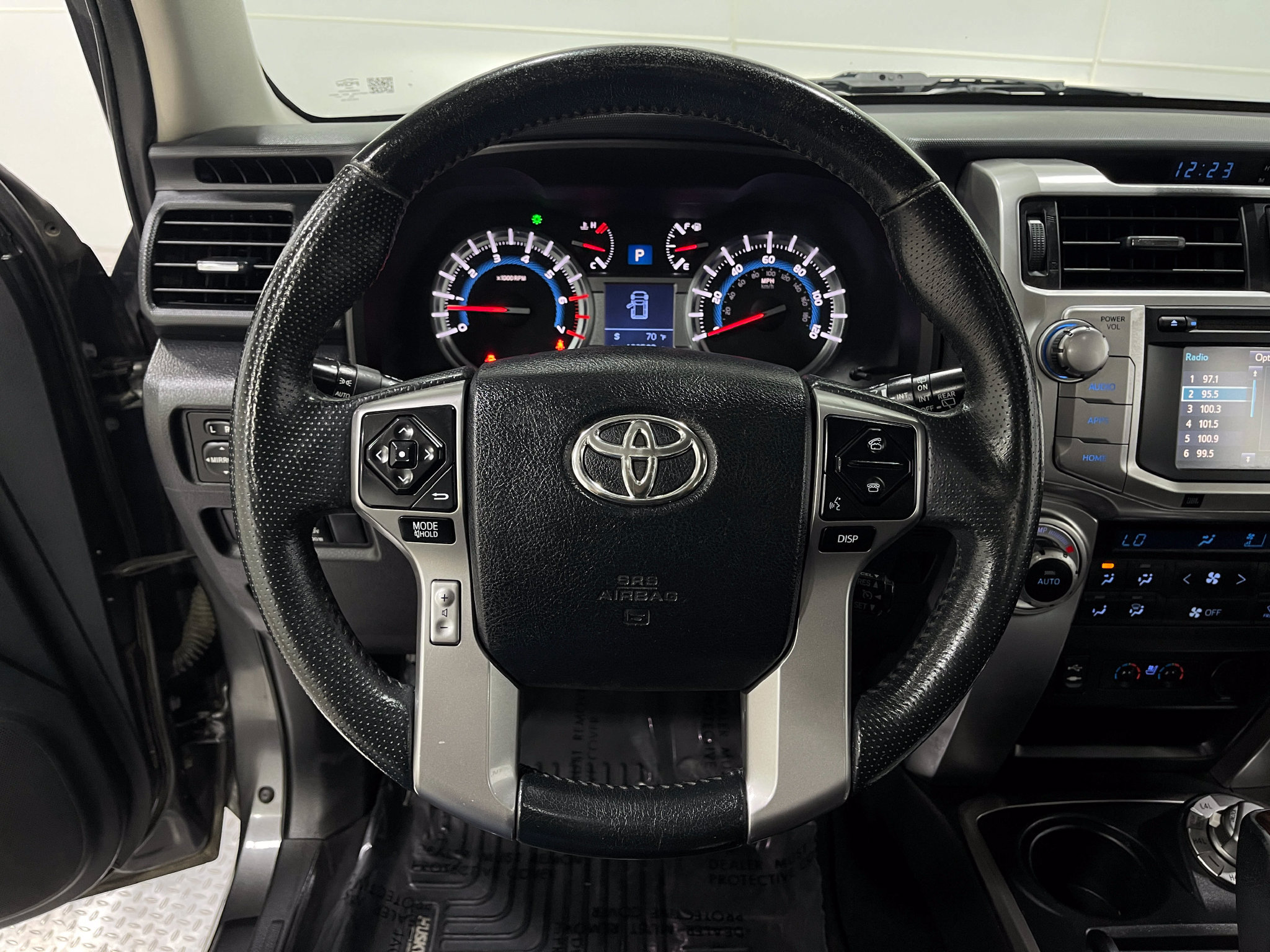 Used 2015 Toyota 4Runner Limited AWD/4WD image 21