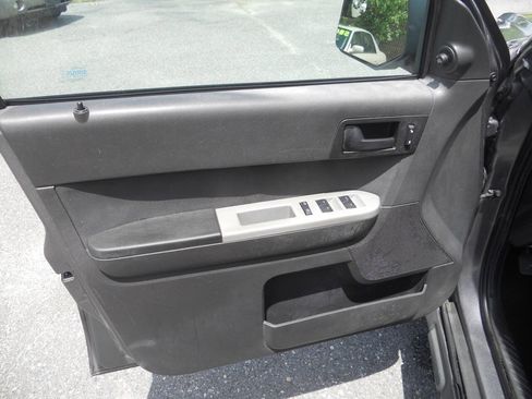 Used 2011 Ford Escape XLT w/ 202A Rapid Spec Order Code FWD image 12