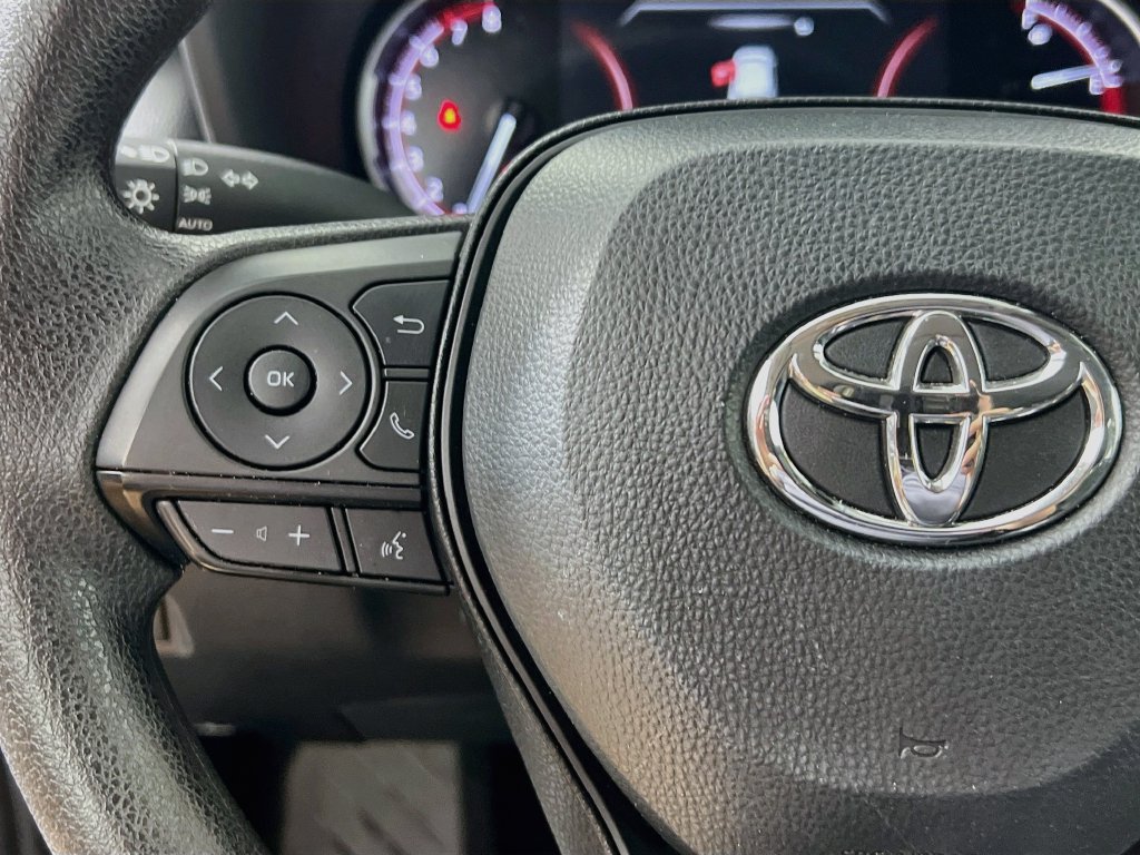 Used 2025 Toyota RAV4 XLE FWD image 18