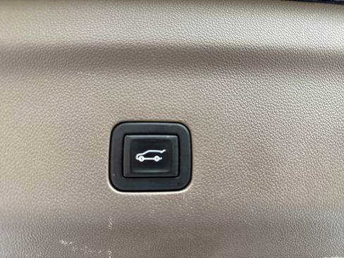 Used 2021 GMC Yukon XL Denali w/ Denali Premium Package image 38