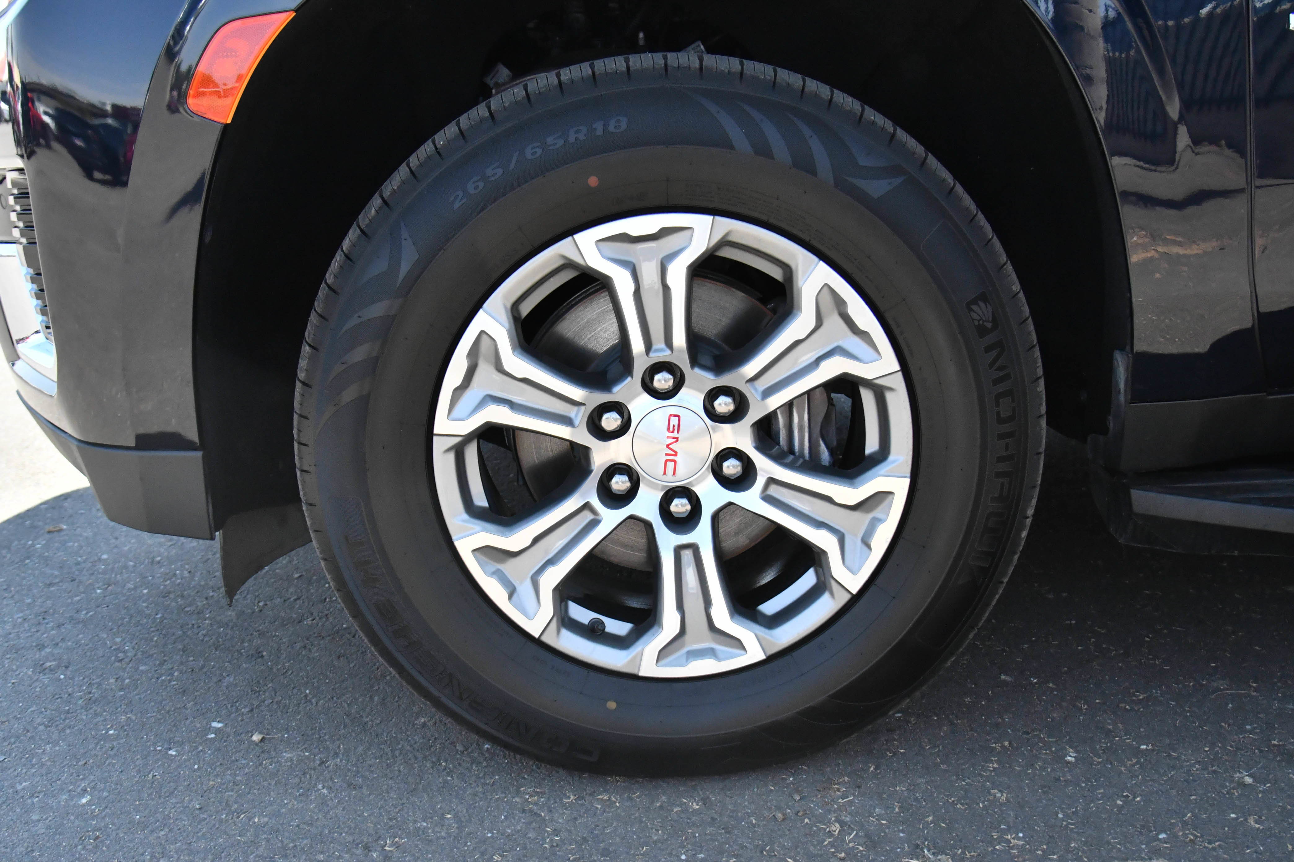 Used 2024 GMC Yukon SLE AWD/4WD image 12