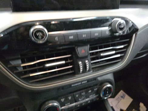 Used 2022 Ford Escape SEL image 15