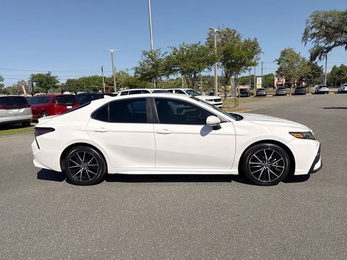 Used 2023 Toyota Camry SE image 2