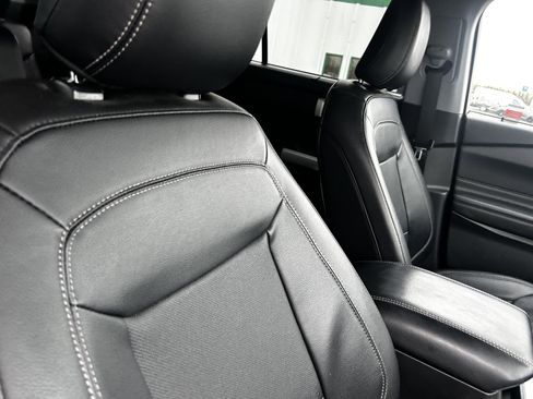 Used 2023 Ford Explorer Limited w/ Limited Technology Package image 14