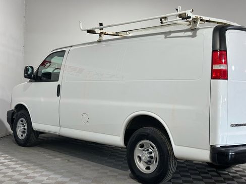 Used 2017 Chevrolet Express 2500 image 7