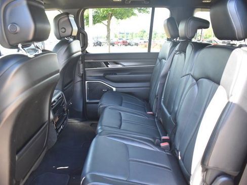 Used 2024 Jeep Wagoneer Series II w/ Flexible Seating Group AWD/4WD image 16
