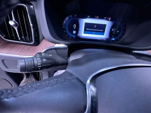 Used 2023 Volvo XC60 B5 Plus image 18