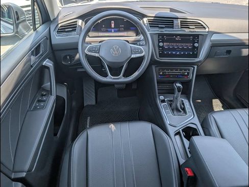 Certified 2023 Volkswagen Tiguan SE FWD image 9