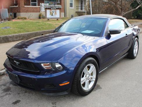 Used 2012 Ford Mustang Convertible image 2