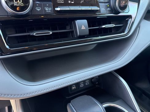 Used 2024 Toyota Highlander LE image 27