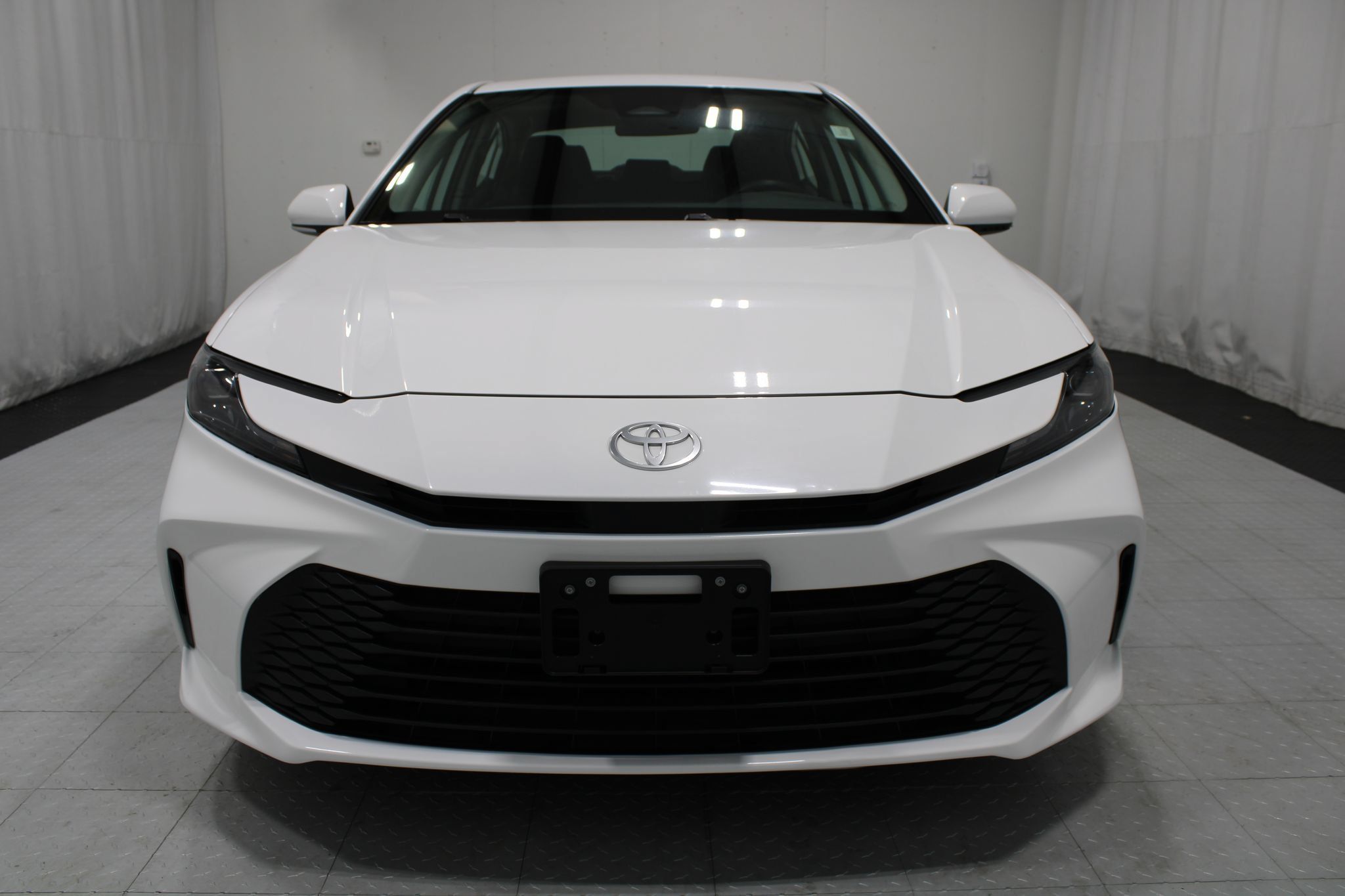 Used 2025 Toyota Camry LE FWD image 3