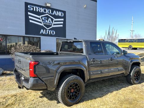 Used 2025 Toyota Tacoma SR5 image 7