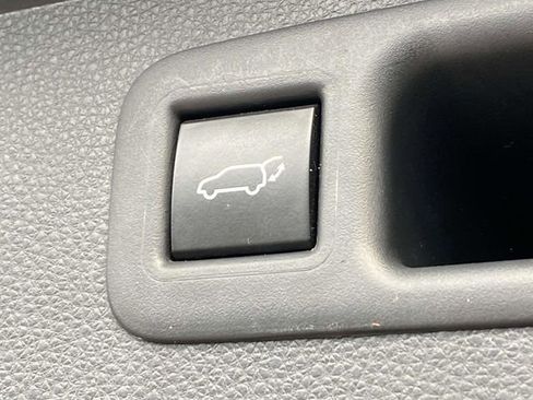 Used 2022 Toyota Highlander XSE image 13