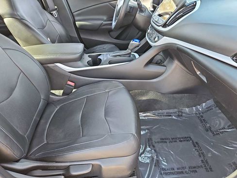 Used 2017 Chevrolet Volt LT w/ Comfort Package image 21