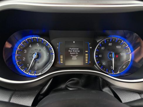 Used 2020 Chrysler Pacifica Touring-L w/ Tire & Wheel Group image 20