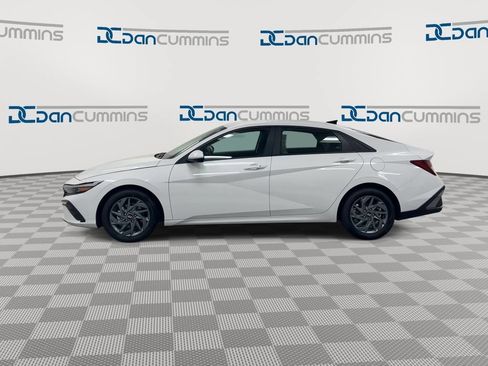 Used 2024 Hyundai Elantra SEL FWD image 5