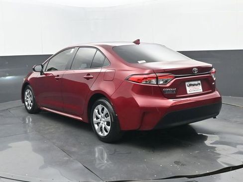 Used 2025 Toyota Corolla LE image 3