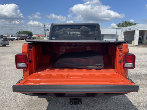 Used 2023 Jeep Gladiator Sport AWD/4WD image 14
