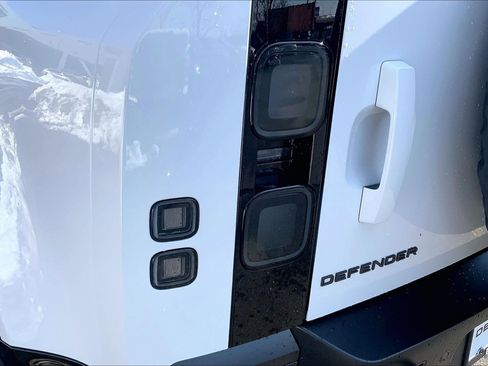 New 2026 Land Rover Defender 110 X-Dynamic SE image 14