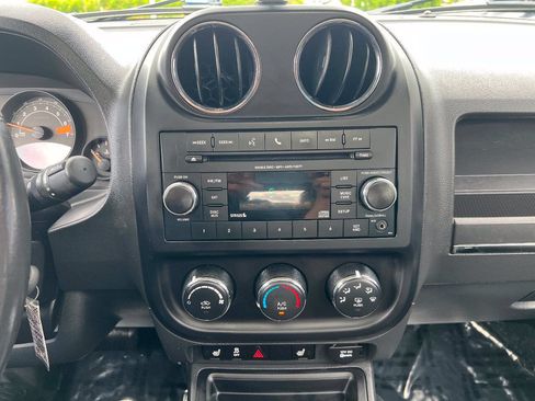 Used 2016 Jeep Patriot High Altitude AWD/4WD image 35