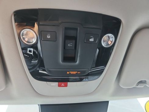 Certified 2025 Kia Sportage EX w/ EX Premium Package AWD/4WD image 24