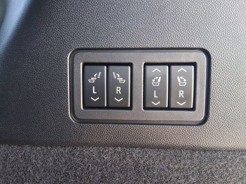 Used 2022 Cadillac XT6 Premium Luxury FWD image 8