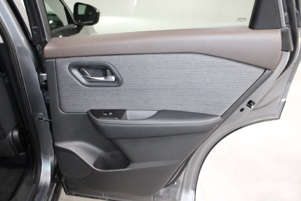 Used 2023 Nissan Rogue SV AWD/4WD image 26