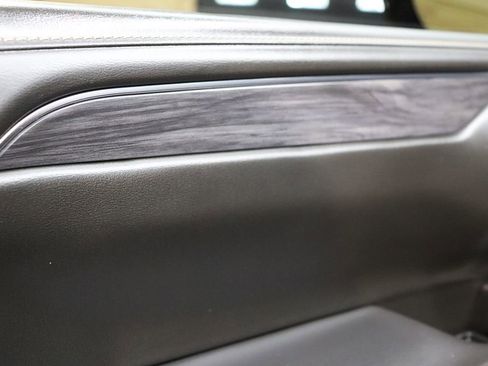 Used 2021 GMC Yukon SLT w/ SLT Premium Package image 32