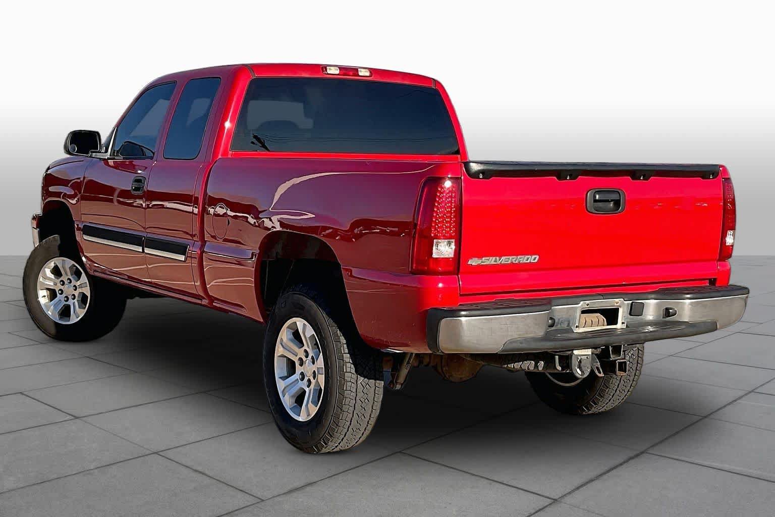 Used 2006 Chevrolet Silverado 1500 LT w/ Light Duty Power Package AWD/4WD image 11