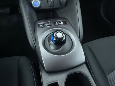 Certified 2025 Nissan Leaf S image 20