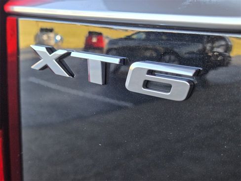 Used 2025 Cadillac XT6 Premium Luxury image 7