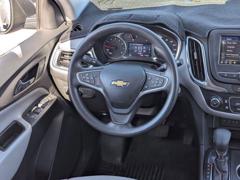 Used 2022 Chevrolet Equinox LS w/ LS Convenience Package image 16