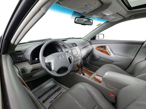 Used 2011 Toyota Camry XLE image 10