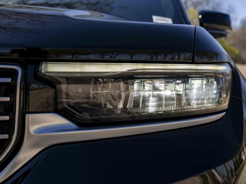 Used 2023 Jeep Grand Cherokee Summit AWD/4WD image 11