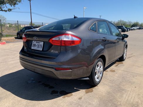 Used 2015 Ford Fiesta SE image 3