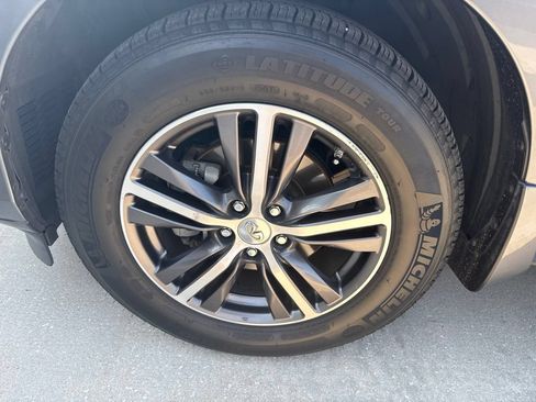 Used 2019 INFINITI QX60 Luxe w/ Essential Package FWD image 3