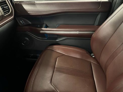 Used 2024 Ford Expedition Limited image 15