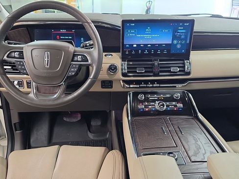 Used 2022 Lincoln Navigator Reserve image 2